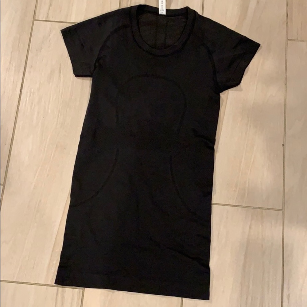 BRAND NEW - Lululemon shirt